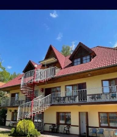Pensjonat Marina Поберово Экстерьер фото